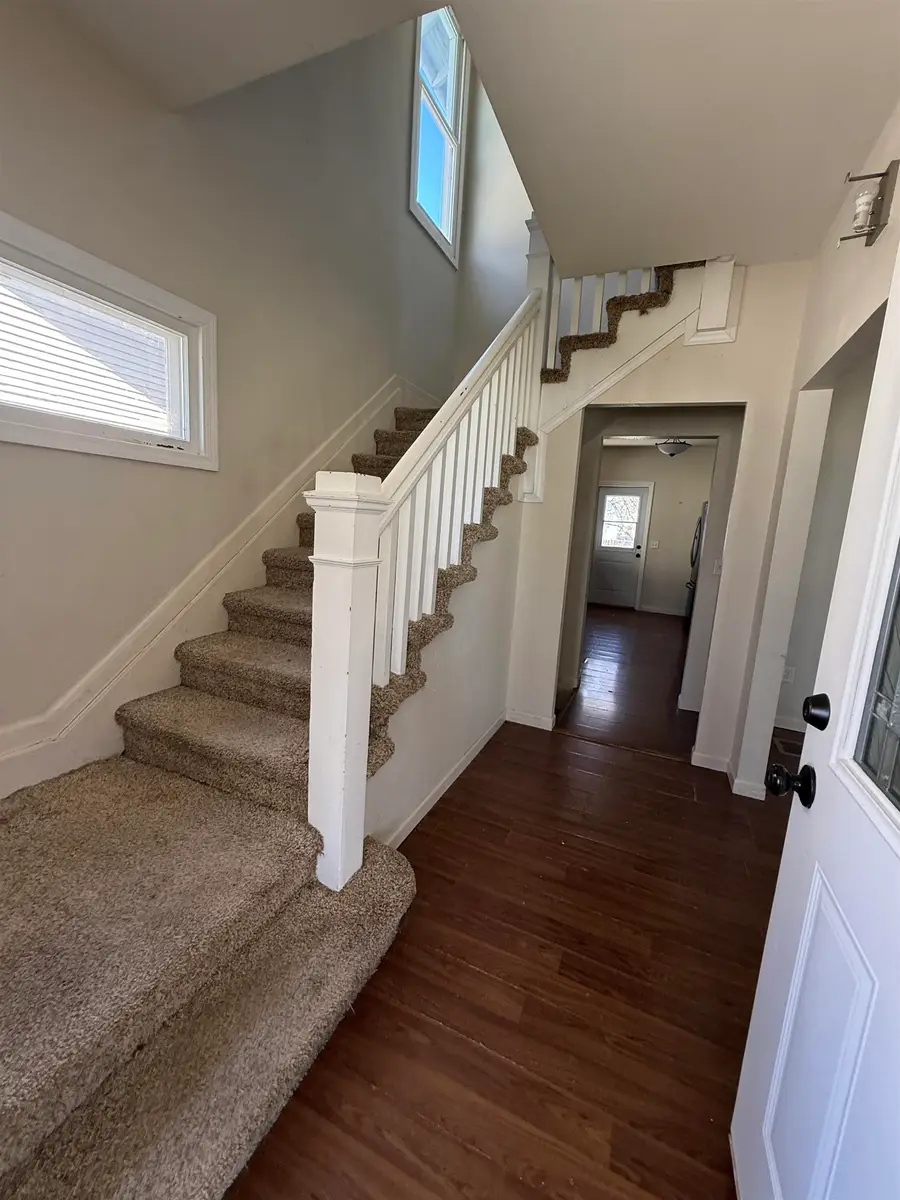 105 7th St SE, Minot, ND 58701 - #3