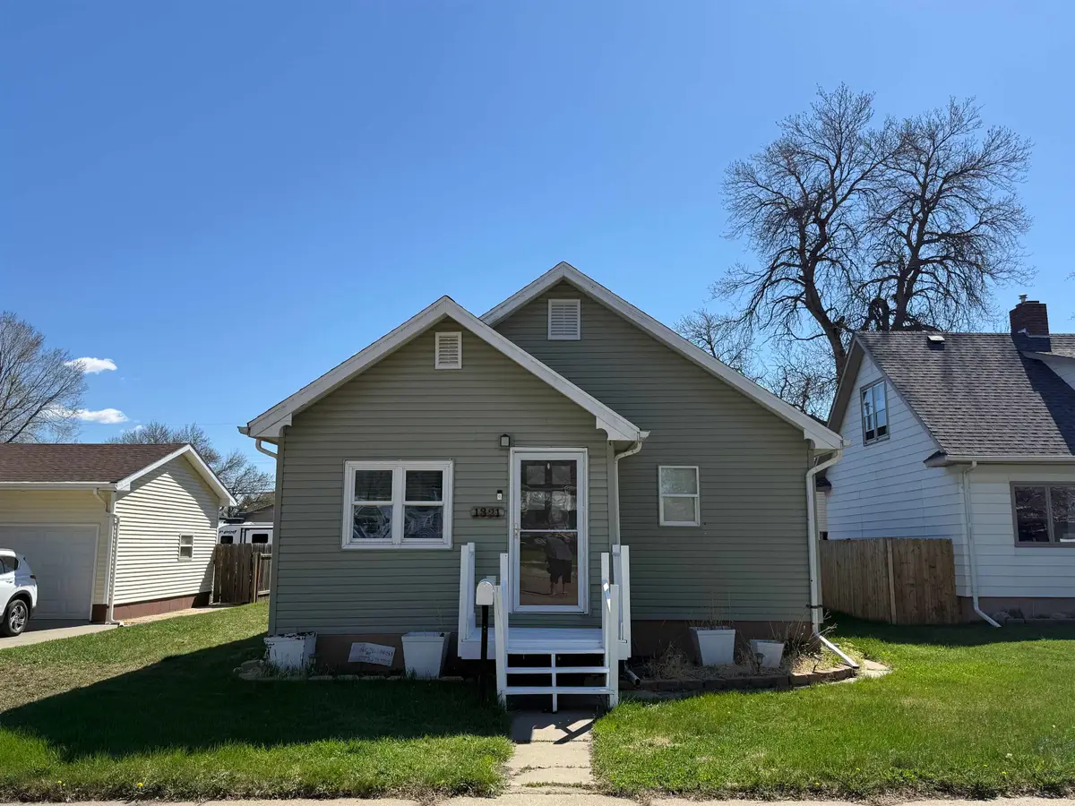 1321 S Main St, Minot, ND 58701 - #1