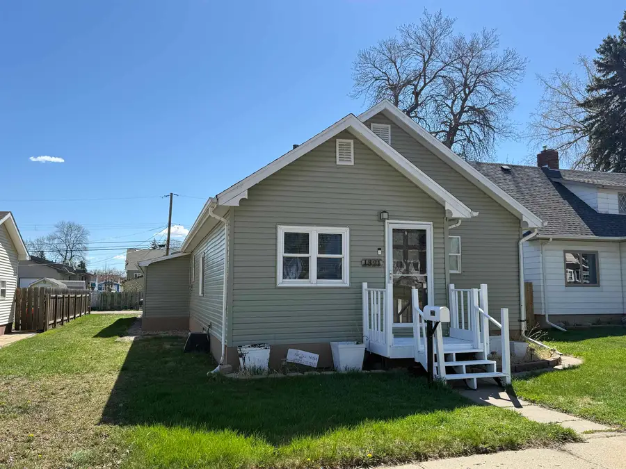 1321 S Main St, Minot, ND 58701 - #2