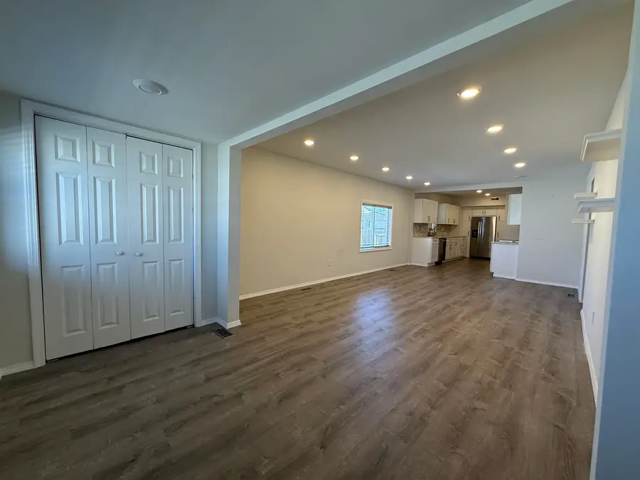 1321 S Main St, Minot, ND 58701 - #3