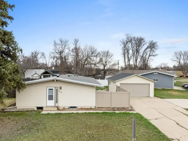 415 16th St. SW, Minot, ND 58701