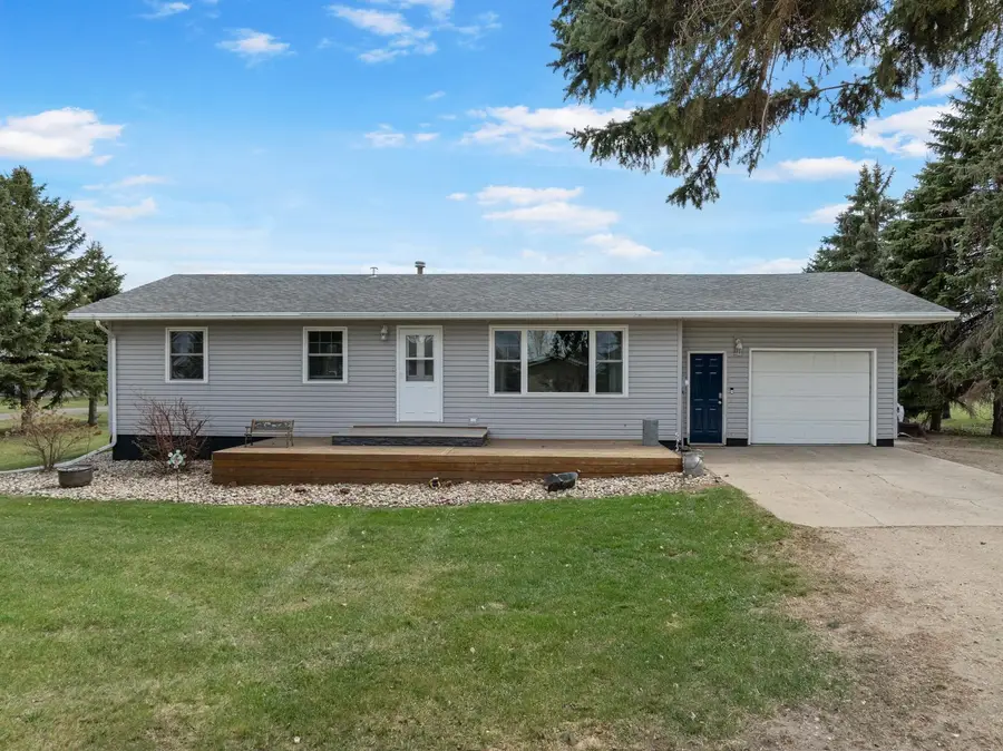 316 NE 3rd Ave, Berthold, ND 58718 - #3