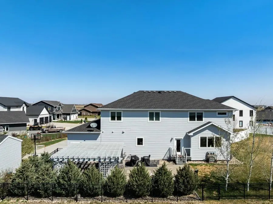 2600 21st ST NW, Minot, ND 58703 - #2