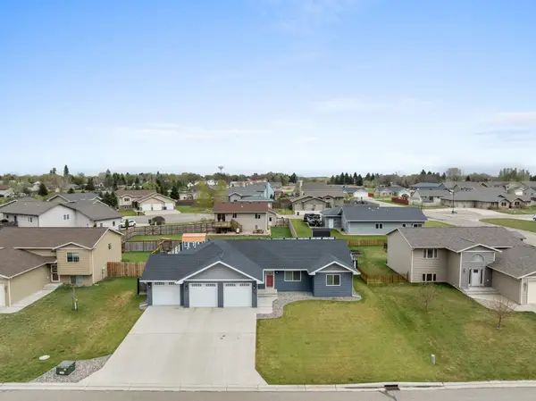325 5th Ave SW, Surrey, ND 58785