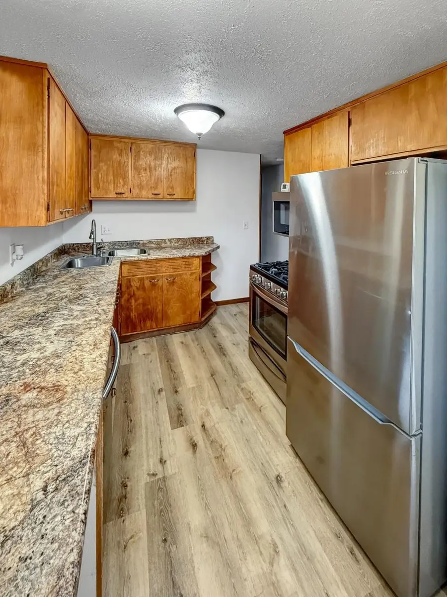 418 15th Ave SW, Minot, ND 58701 - #3