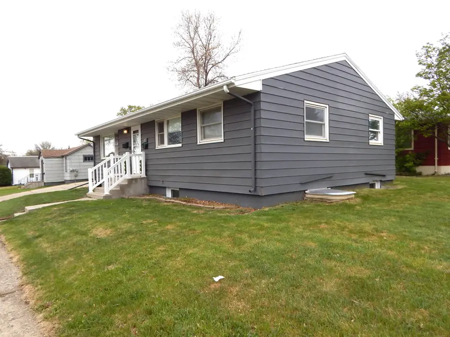 811 12TH ST NW, Minot, ND 58703 - #3