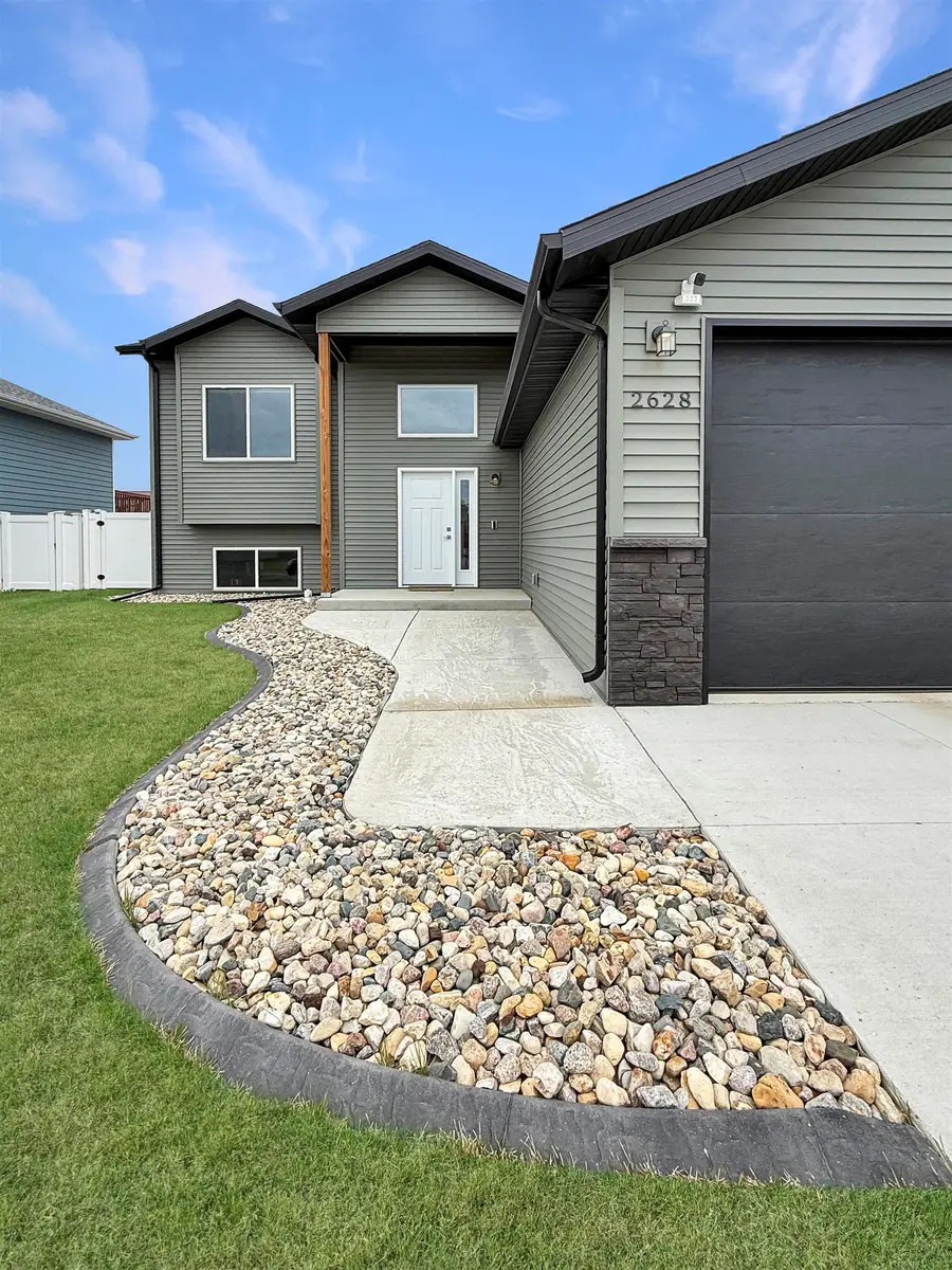 2628 18th Street NW, Minot, ND 58703 - #2