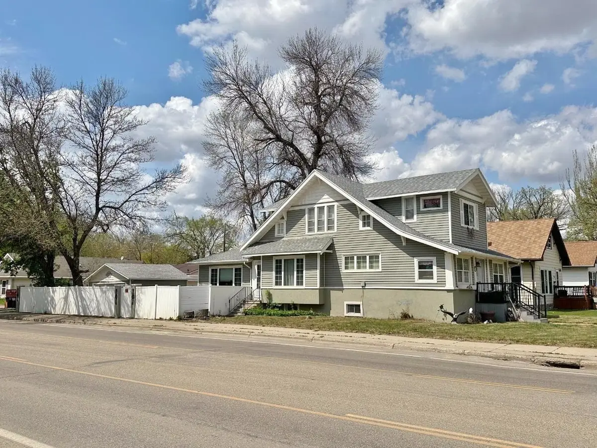 301 8th St NW, Minot, ND 58703-3063 - #1