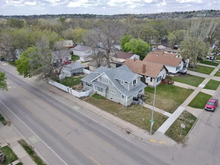 301 8th St NW, Minot, ND 58703-3063 - #2