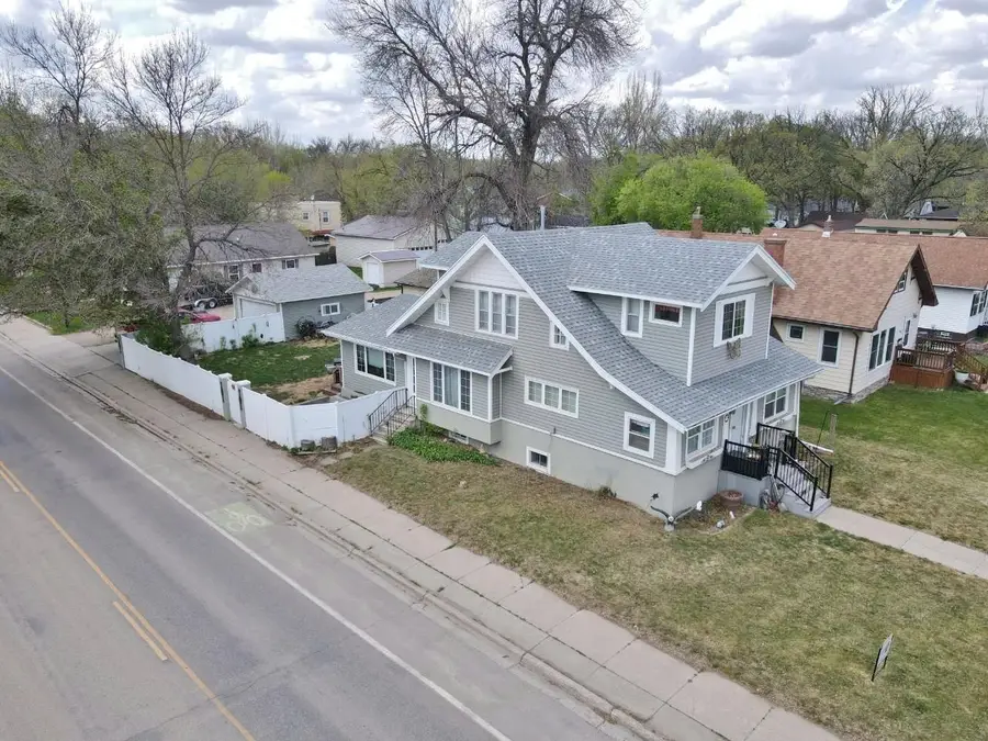 301 8th St NW, Minot, ND 58703-3063 - #3