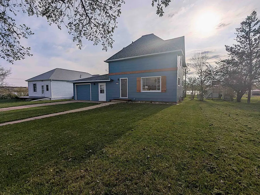 207 2nd Ave NW, Kenmare, ND 58746 - #2