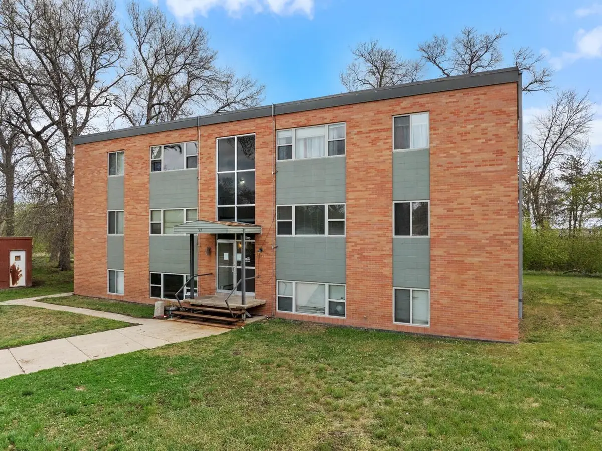 125 19th St SE, Minot, ND 58701 - #1