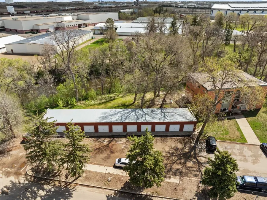 125 19th St SE, Minot, ND 58701 - #2