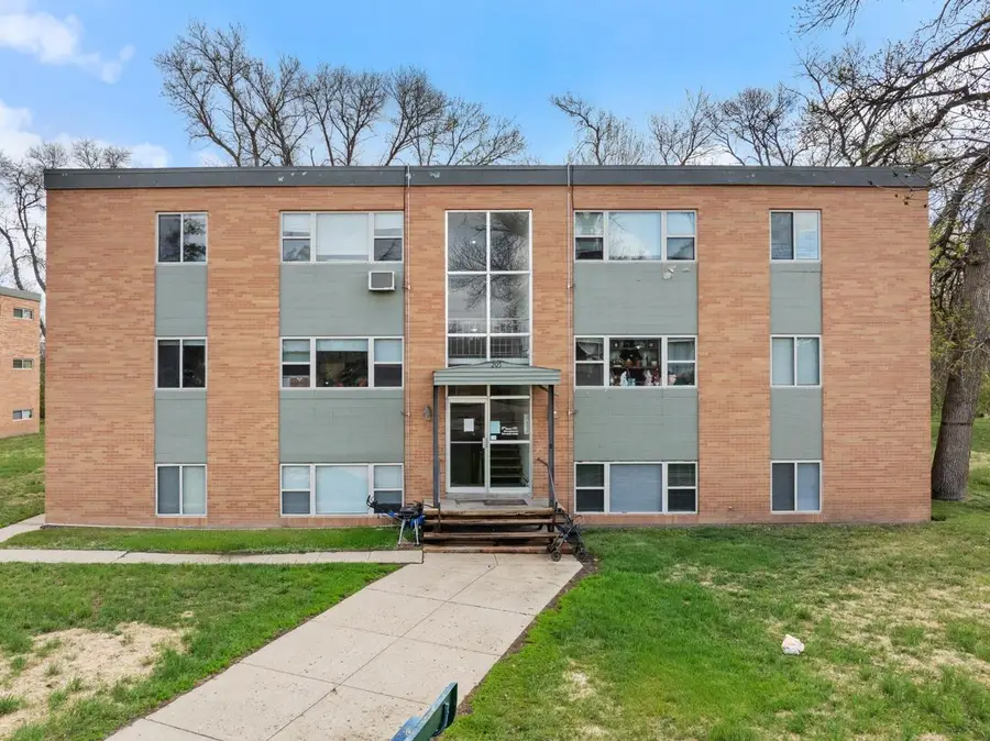 205 19th St SE, Minot, ND 58701 - #2
