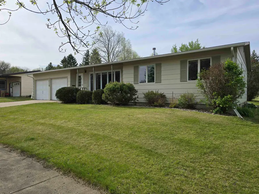 2110 7th Ave NW, Minot, ND 58703-4512 - #2