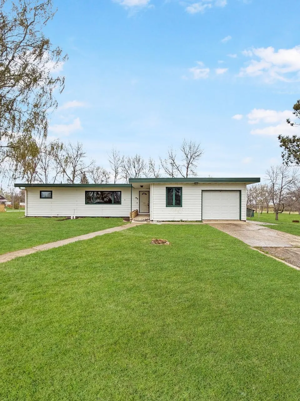 306 Raymond St, Glenburn, ND 58740 - #1