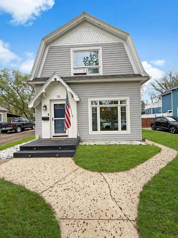 711 1st Ave SE, Minot, ND 58701