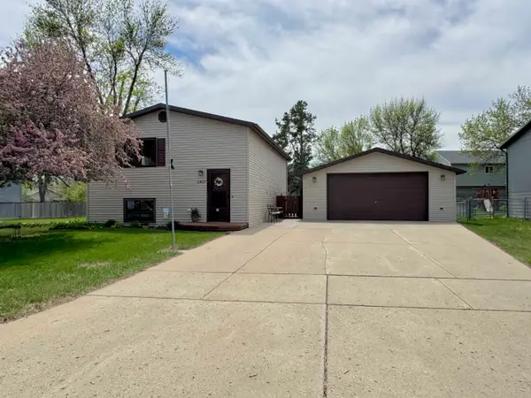 1417 Sunset Blvd, Minot, ND 58703
