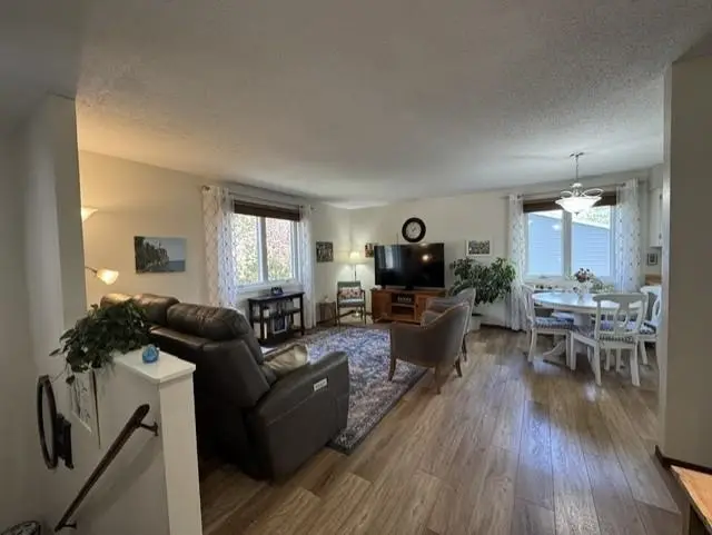 1417 Sunset Blvd, Minot, ND 58703 - #2