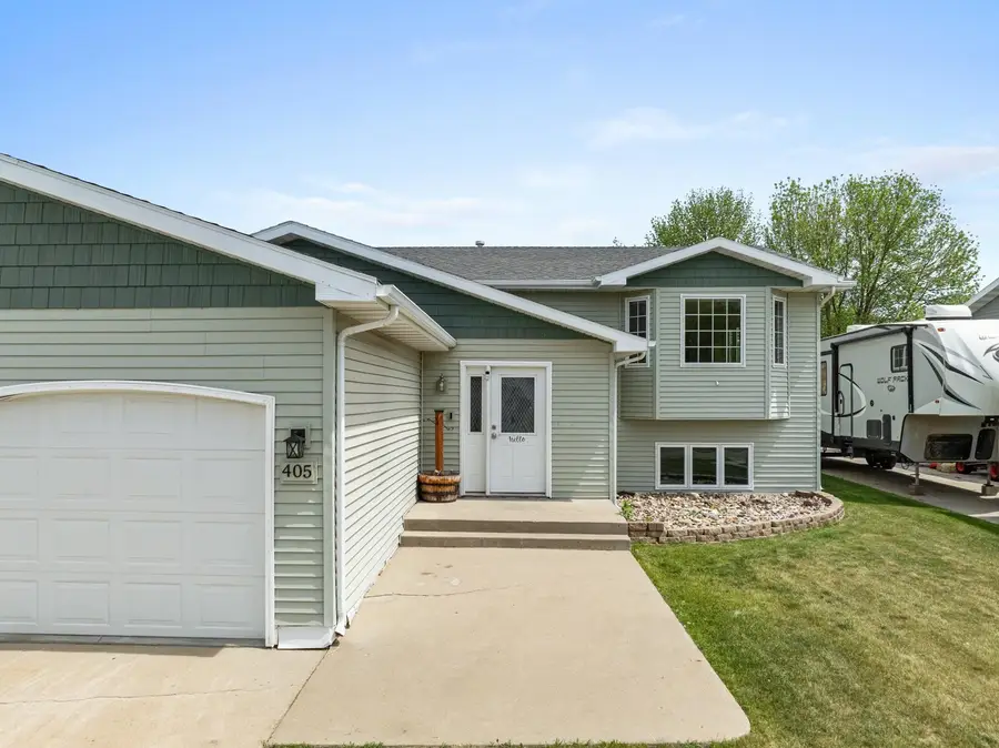 405 22ND ST SW, Minot, ND 58701 - #2