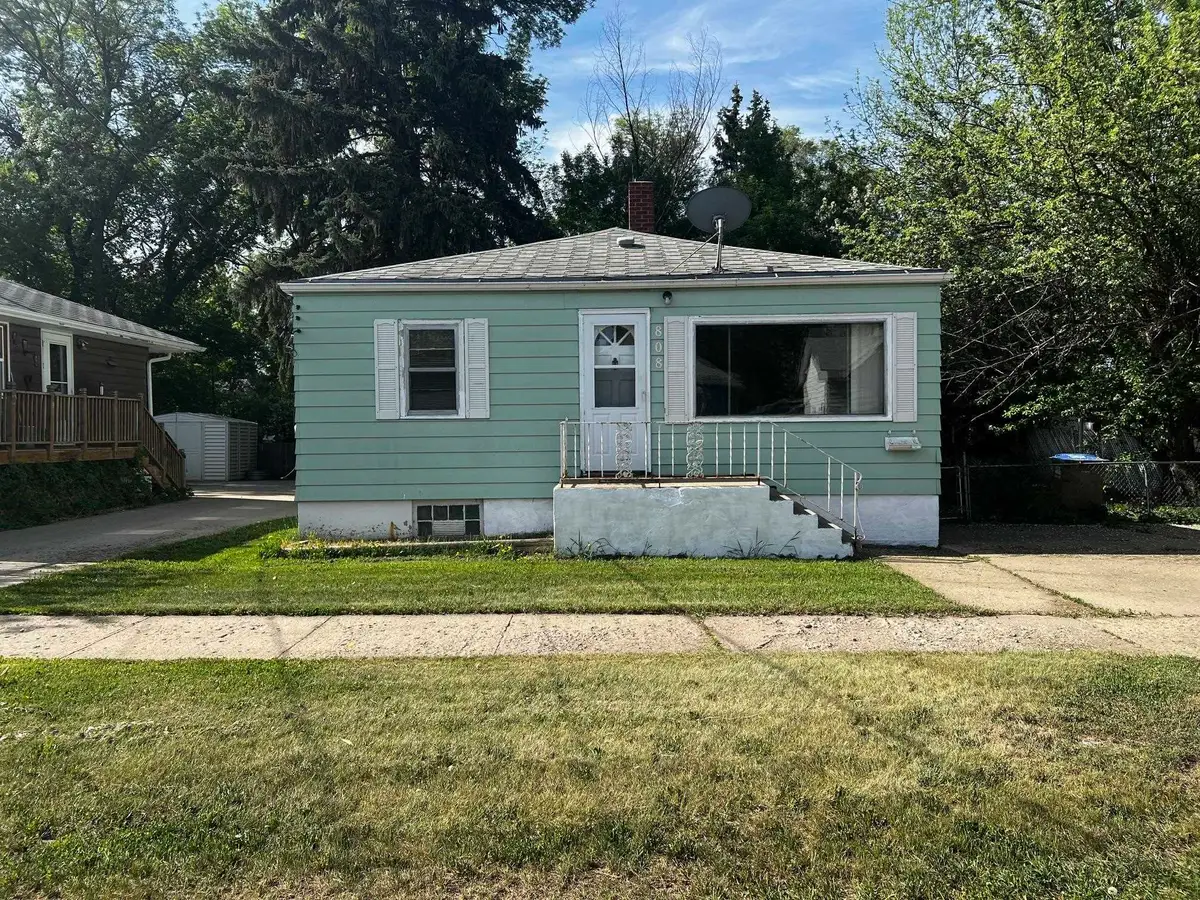 808 6TH AVE NE, Minot, ND 58703 - #1