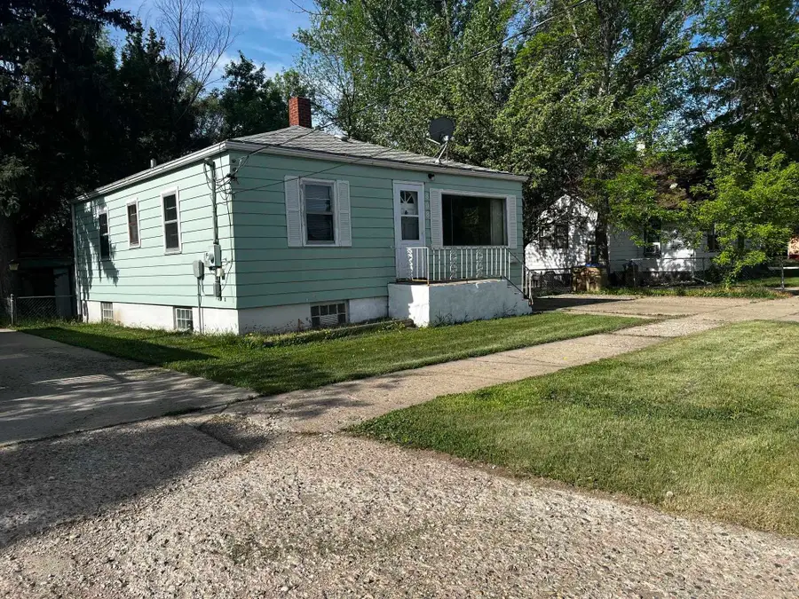808 6TH AVE NE, Minot, ND 58703 - #2