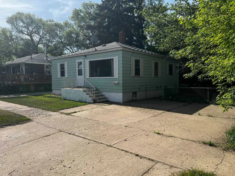 808 6TH AVE NE, Minot, ND 58703 - #3