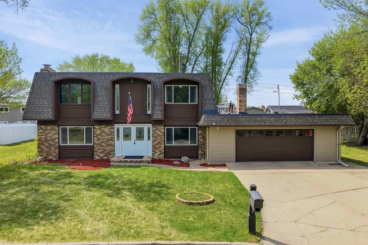 1505 4th Ave SW, Minot, ND 58701-3666 - #1