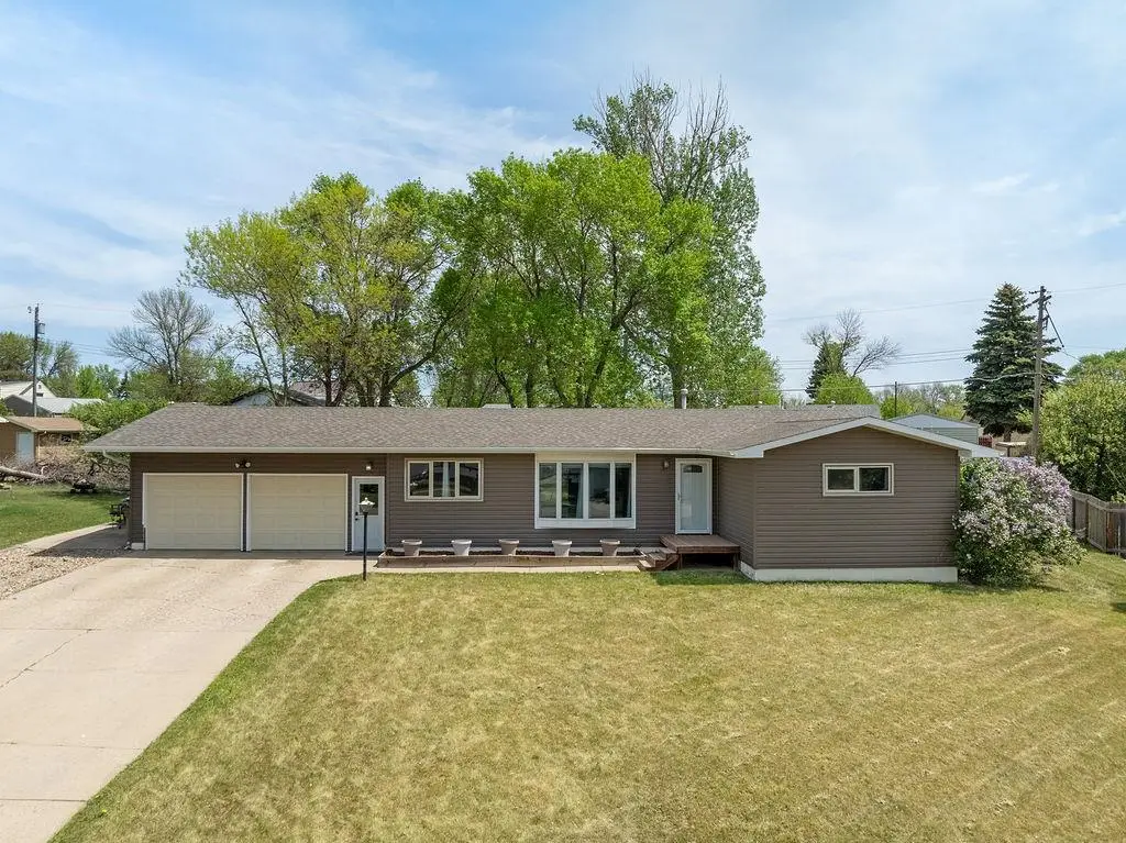 1900 NW 8th St, Minot, ND 58703 - #1
