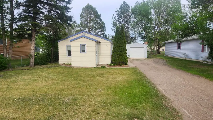 915 37TH ST SE, Minot, ND 58701 - #3