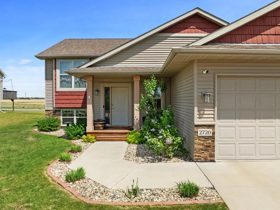 2720 Heritage Dr NW, Minot, ND 58703 - #2