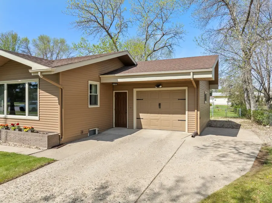 1816 7th St SW, Minot, ND 58701 - #3