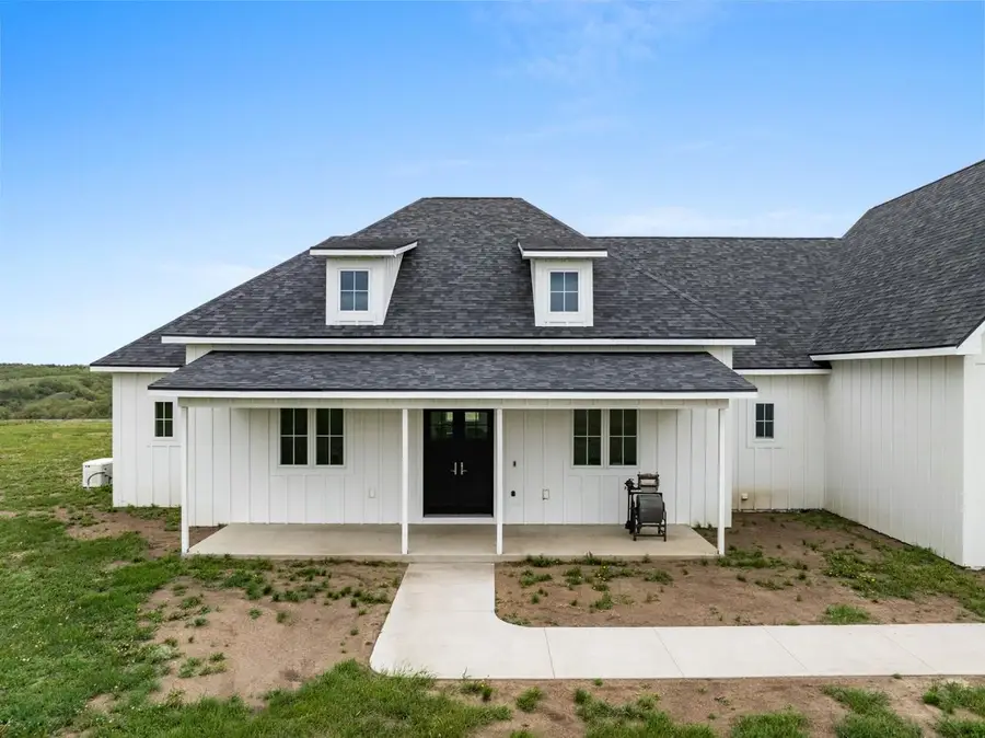 8001 11th AVE NW, Burlington, ND 58722 - #2