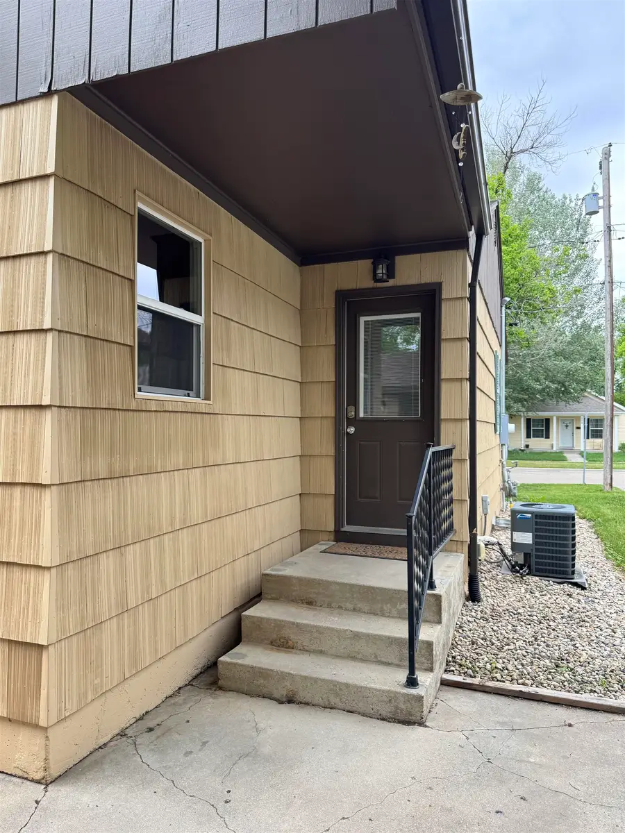 509 NW 4TH ST, Minot, ND 58703 - #3