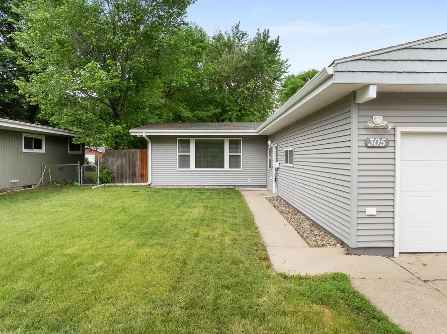 305 18TH ST NW, Minot, ND 58703 - #3
