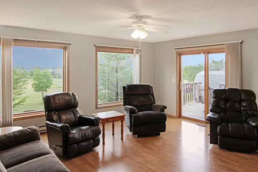 10101 11th Ave SE, Minot, ND 58701 - #2
