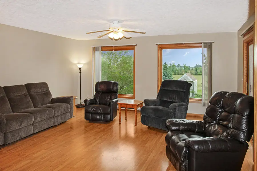 10101 11th Ave SE, Minot, ND 58701 - #3