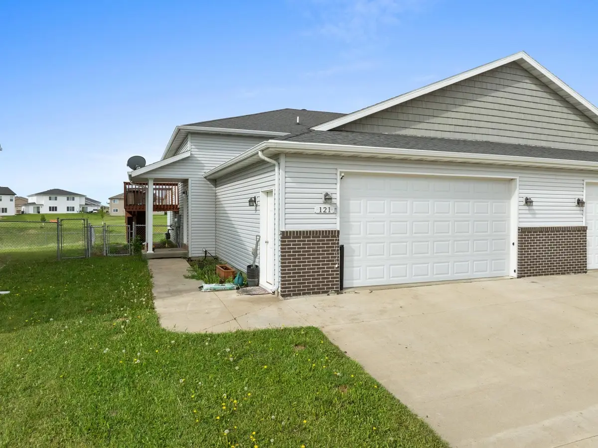 121 MULBERRY LOOP NE, Minot, ND 58703 - #1