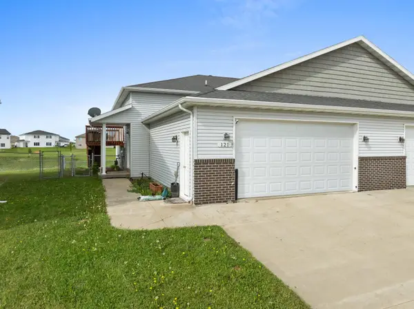 121 MULBERRY LOOP NE, Minot, ND 58703