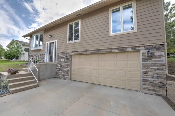 5 Glacial Court, Minot, ND 58703