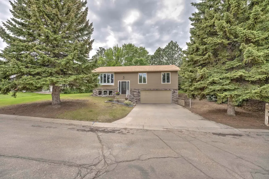 5 Glacial Court, Minot, ND 58703 - #2