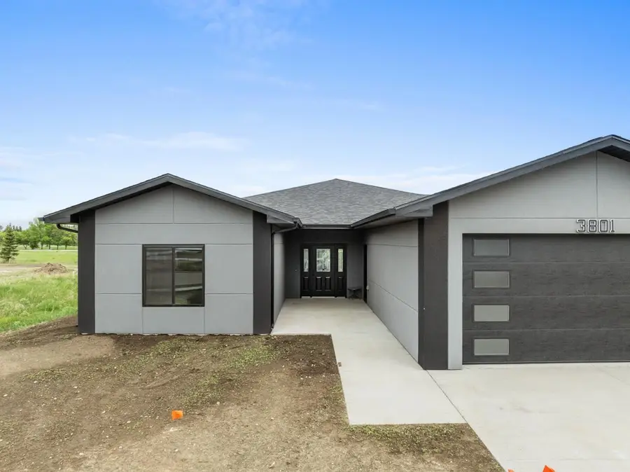 3801 45TH ST SE, Minot, ND 58701 - #2