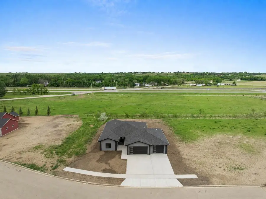 3801 45TH ST SE, Minot, ND 58701 - #3