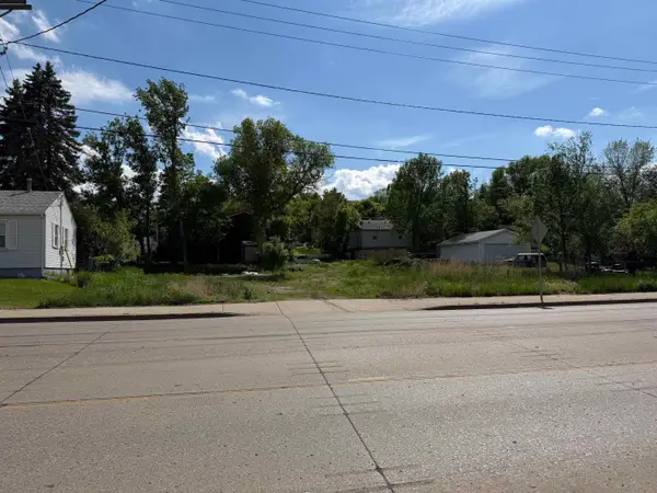 1208 VALLEY STREET, Minot, ND 58701