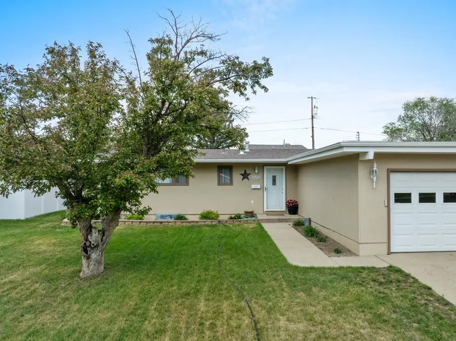 2820 1st AVE SW, Minot, ND 58701 - #2