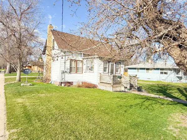 12 2nd Ave, Velva, ND 58790