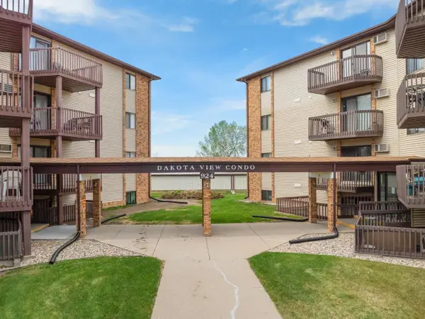 924 28th Ave, Unit 401 A SW, Minot, ND 58701