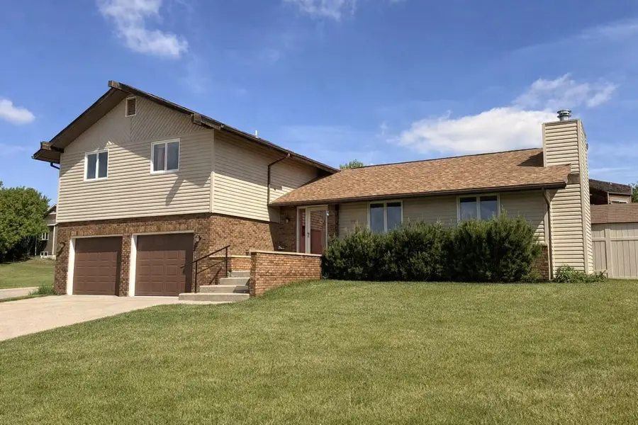 601 13th Ave NE, Minot, ND 58703-1569 - #2