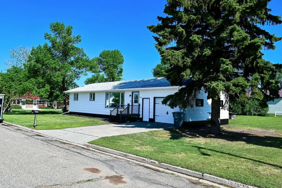 431 7th Ave SE, Stanley, ND 58784 - #3