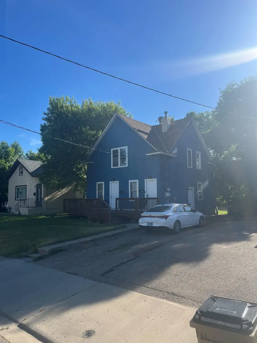 709 1st St NW, Minot, ND 58701 - #2
